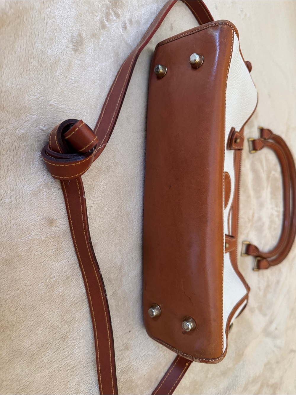 Dooney and Bourke White And Tan Purse - Picture 2 of 10